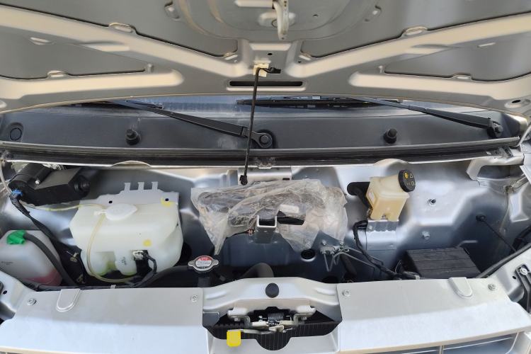Used Dongfeng Xiaokang C32 2019 1.5L Base Version China VI Standard DK15 Engine Bay