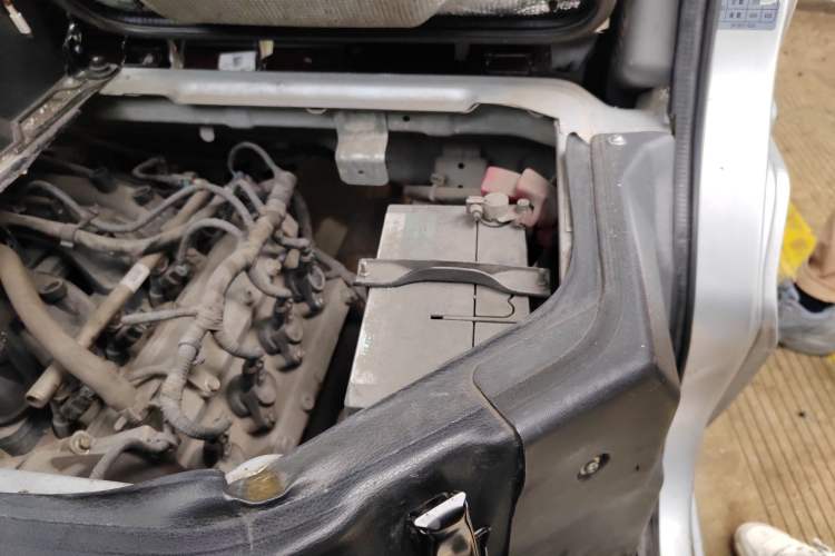 Used Dongfeng Xiaokang C32 2019 1.5L Standard Version China VI DK15 Engine Bay Left