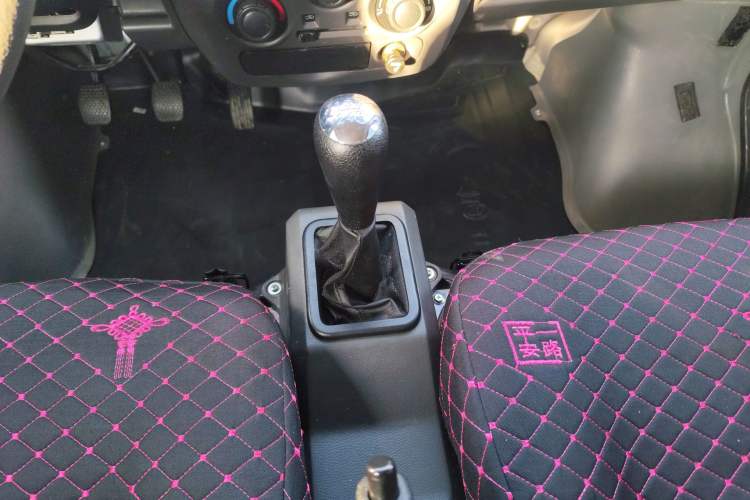 Used Dongfeng Xiaokang C32 2019 1.5L Base Version China VI Standard DK15 Gear Lever