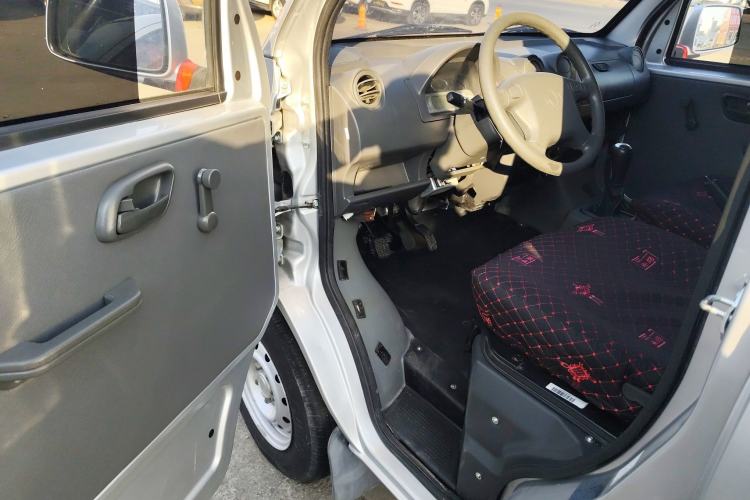 Used Dongfeng Xiaokang C32 2019 1.5L Base Version China VI Standard DK15 Interior 3