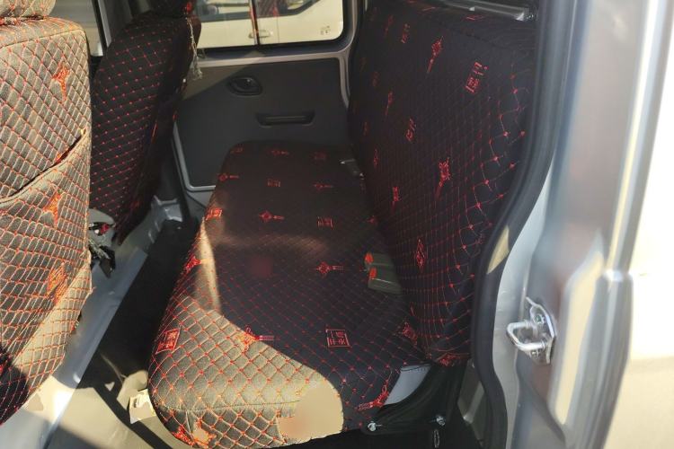 Used Dongfeng Xiaokang C32 2019 1.5L Base Version China VI Standard DK15 Interior 4