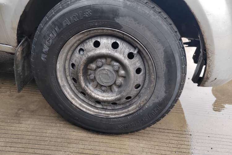 Used Dongfeng Xiaokang C32 2019 1.5L Standard Version China VI DK15 Right Front Wheel Hub
