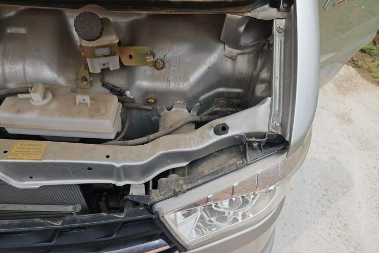Used Dongfeng Xiaokang C32  Engine Bay Left