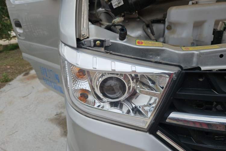 Used Dongfeng Xiaokang C32  Right Front Headlight