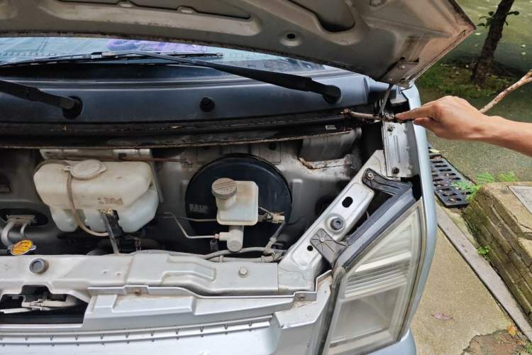 Used Dongfeng Xiaokang C35 2013 1.4L Base Van DK13-06 Engine Bay Left