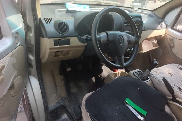 Used Dongfeng Xiaokang C35 2013 1.4L Base Van DK13-06 Center Console