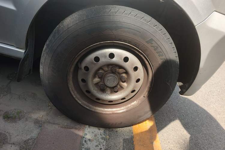 Used Dongfeng Xiaokang C35 2013 1.4L Base Van DK13-06 Right Front Wheel Hub