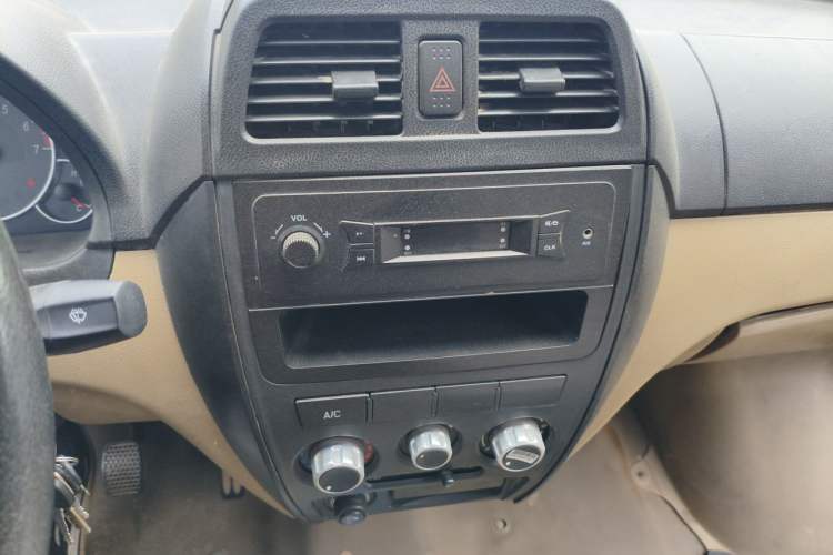 Used Dongfeng Xiaokang C35 2013 1.4L Base Van DK13-06 Audio And AC Panel