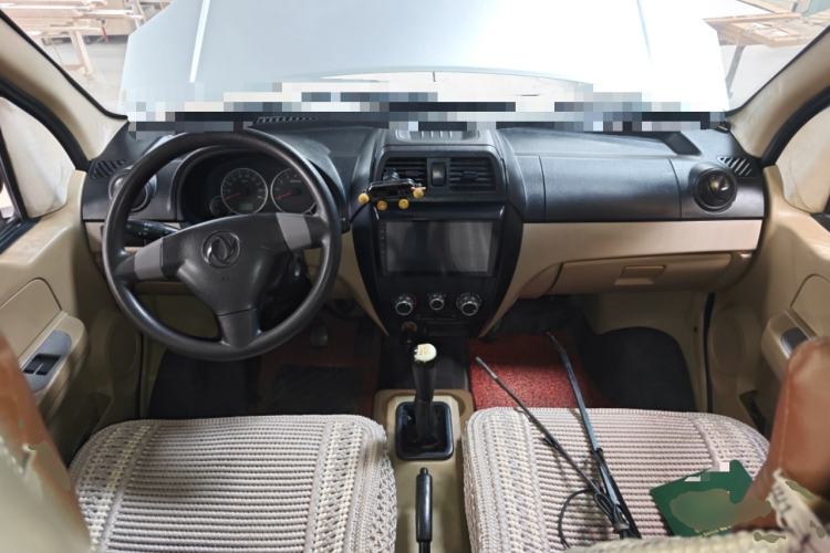 Used Dongfeng Xiaokang C35 2013 1.4L Base Van DK13-06 Center Console