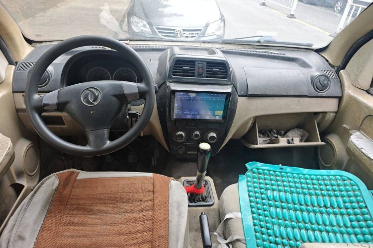 Used Dongfeng Xiaokang C35 2013 1.4L Base Van DK13-06 Center Console