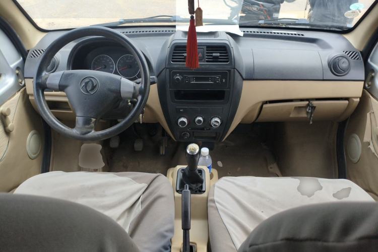 Used Dongfeng Xiaokang C35 2013 1.4L Base Van DK13-06 Center Console
