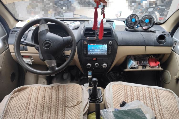 Used Dongfeng Xiaokang C35 2013 1.4L Base Van DK13-06 Center Console