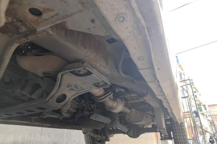 Used Dongfeng Xiaokang C35 2013 1.4L Base Van DK13-06 Chassis Front Left