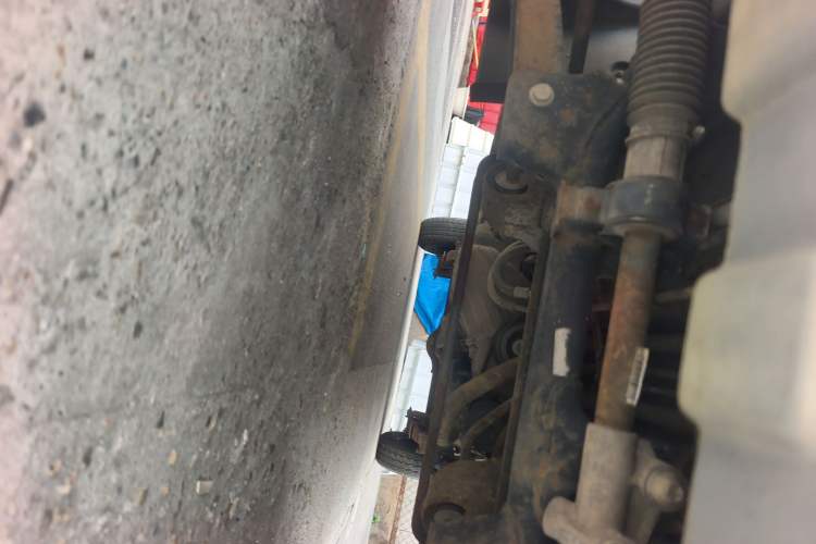 Used Dongfeng Xiaokang C35 2013 1.4L Base Van DK13-06 Chassis Front