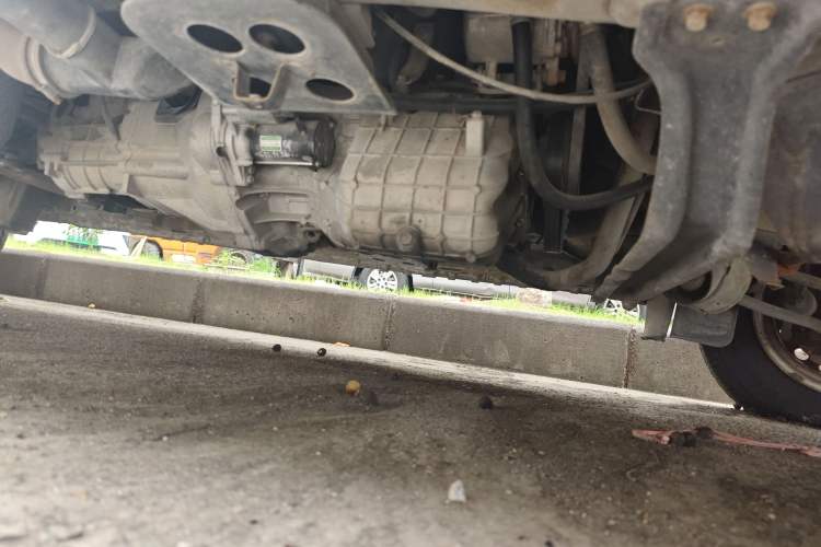 Used Dongfeng Xiaokang C35 2013 1.4L Base Van DK13-06 Chassis Front Right