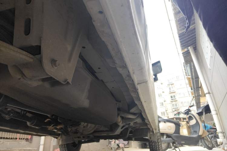Used Dongfeng Xiaokang C35 2013 1.4L Base Van DK13-06 Chassis Rear Right