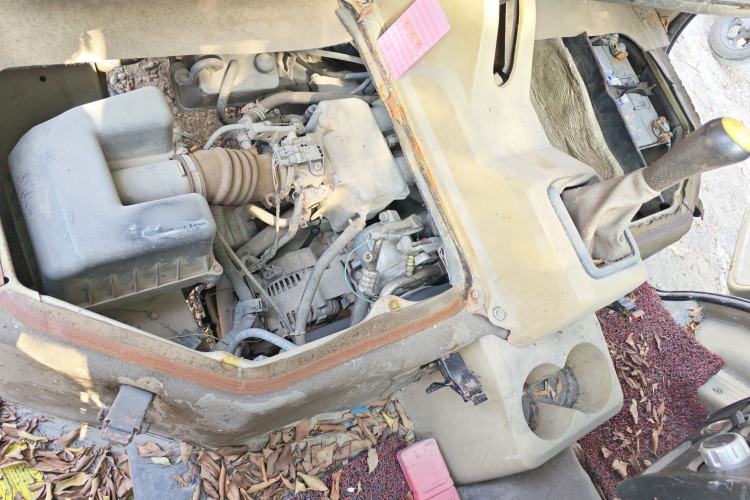 Used Dongfeng Xiaokang C35 2013 1.4L Base Van DK13-06 Engine Bay