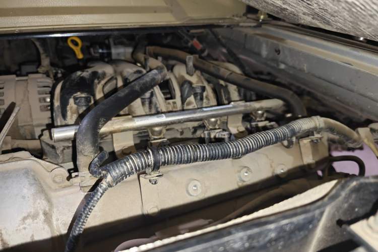 Used Dongfeng Xiaokang C35 2013 1.4L Base Van DK13-06 Engine Bay Left