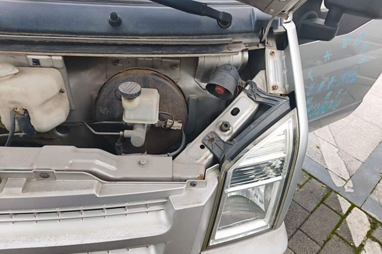 Used Dongfeng Xiaokang C35  Engine Bay Left