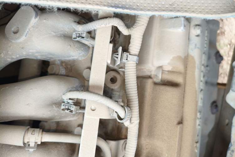 Used Dongfeng Xiaokang C35 2013 1.4L Base Van DK13-06 Engine Bay Left