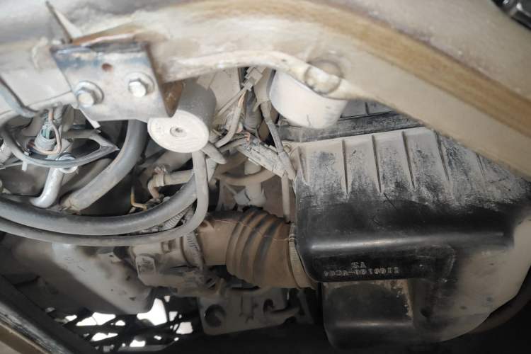 Used Dongfeng Xiaokang C35 2013 1.4L Base Van DK13-06 Engine Bay Left