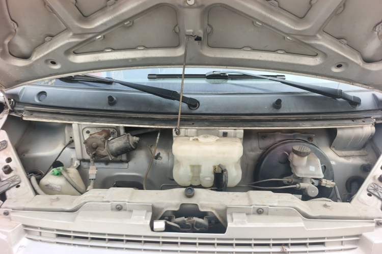 Used Dongfeng Xiaokang C35 2013 1.4L Base Van DK13-06 Engine Bay