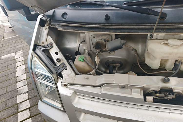 Used Dongfeng Xiaokang C35  Engine Bay Right