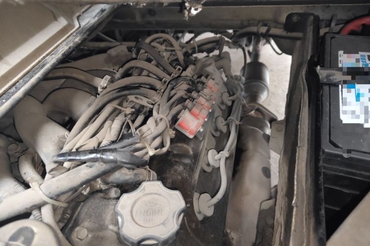 Used Dongfeng Xiaokang C35 2013 1.4L Base Van DK13-06 Engine Bay Right