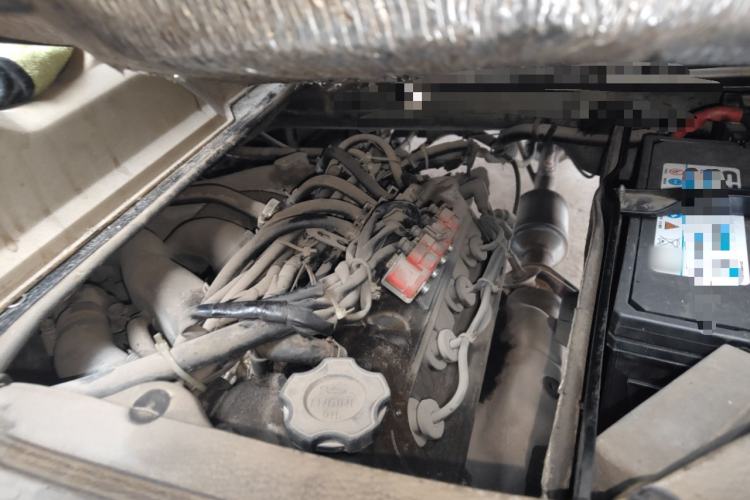 Used Dongfeng Xiaokang C35 2013 1.4L Base Van DK13-06 Engine Bay