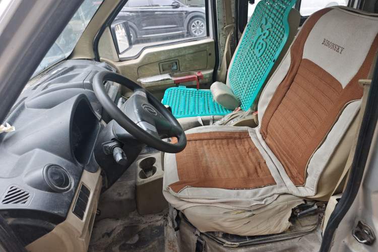 Used Dongfeng Xiaokang C35 2013 1.4L Base Van DK13-06 Left Front Seat
