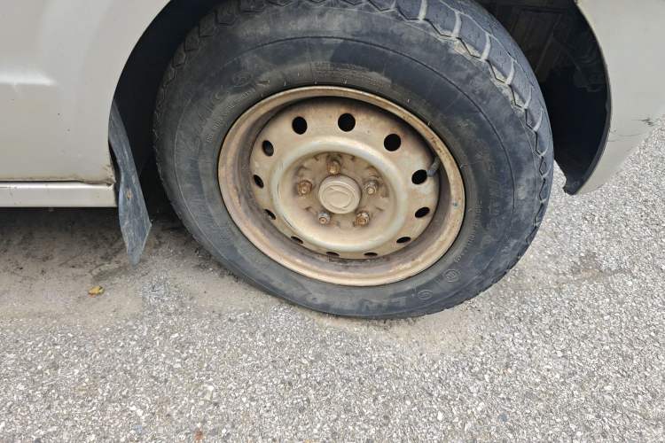 Used Dongfeng Xiaokang C35 2013 1.4L Base Van DK13-06 Right Front Wheel Hub