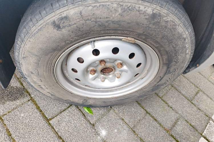 Used Dongfeng Xiaokang C35  Right Front Wheel Hub