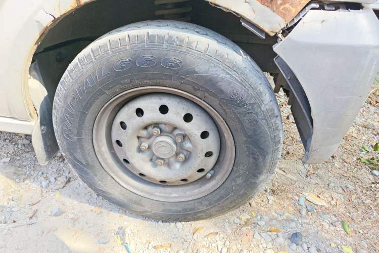 Used Dongfeng Xiaokang C35 2013 1.4L Base Van DK13-06 Right Front Wheel Hub