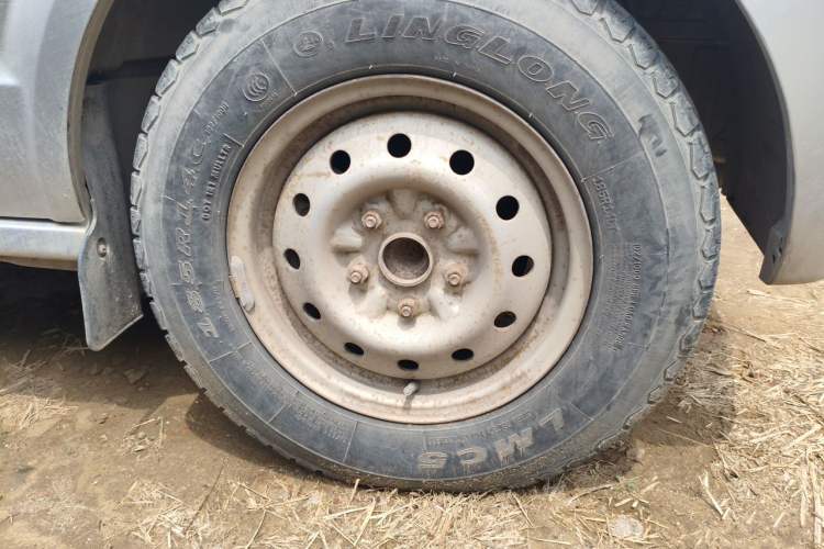 Used Dongfeng Xiaokang C35 2013 1.4L Base Van DK13-06 Right Front Wheel Hub