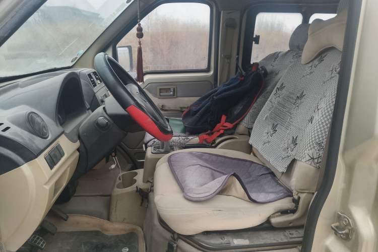 Used Dongfeng Xiaokang C35 2013 1.4L Base Van DK13-06 Left Front Seat