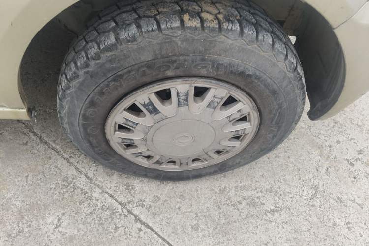 Used Dongfeng Xiaokang C35 2013 1.4L Base Van DK13-06 Right Front Wheel Hub