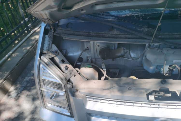 Used Dongfeng Xiaokang C35  Engine Bay Right