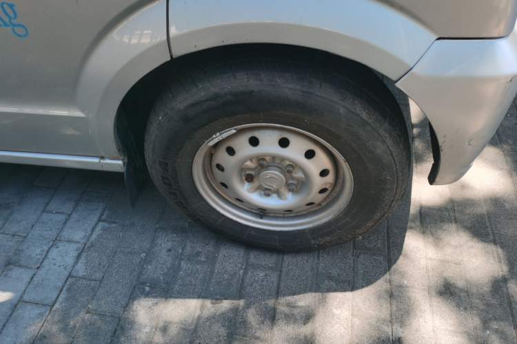 Used Dongfeng Xiaokang C35  Right Front Wheel Hub
