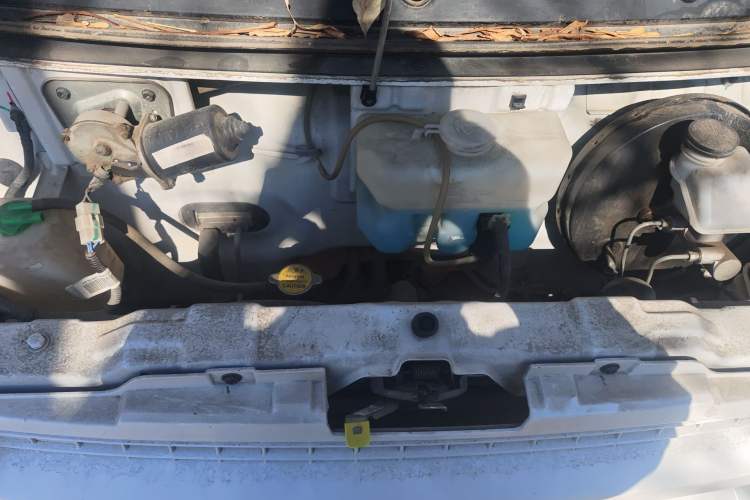 Used Dongfeng Xiaokang C35 2018 1.5L Base Model II Sedan China V Emission Standard DK15 Engine Bay
