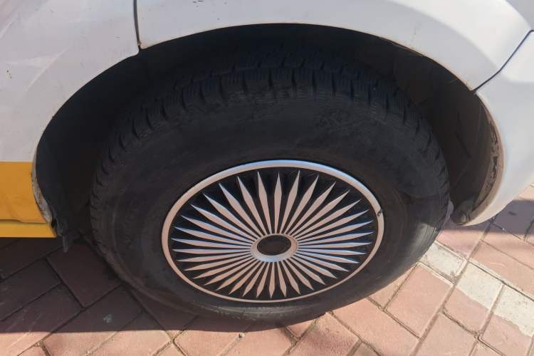 Used Dongfeng Xiaokang C35 2018 1.5L Base Model II Sedan China V Emission Standard DK15 Right Front Wheel Hub