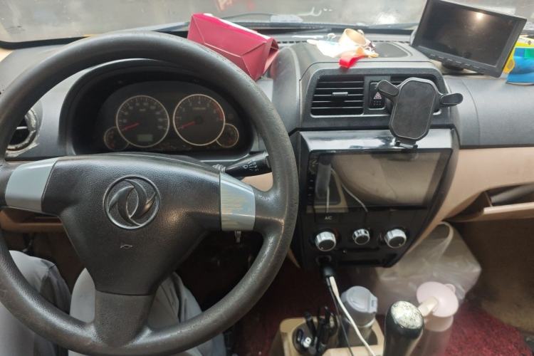 Used Dongfeng Xiaokang C35 2018 1.5L Base Model II Sedan China V Emission Standard DK15 Center Console