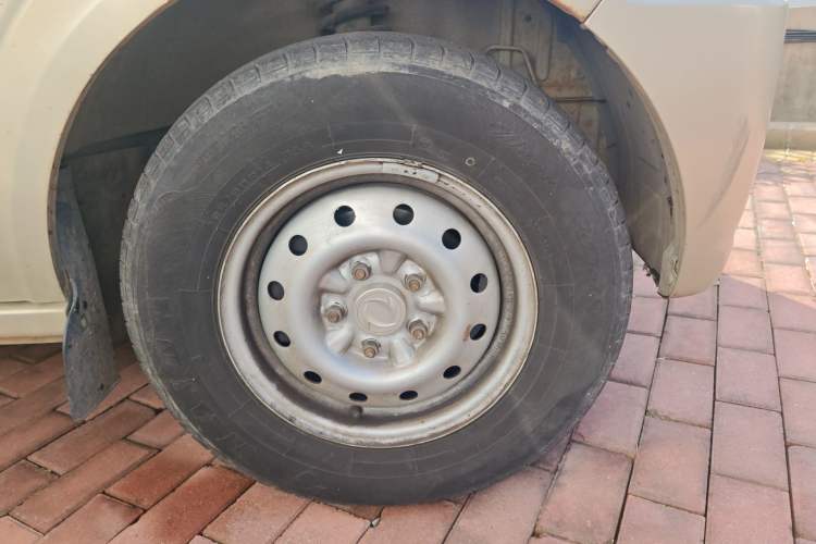 Used Dongfeng Xiaokang C35 2018 1.5L Base Model II Sedan China V Emission Standard DK15 Right Front Wheel Hub