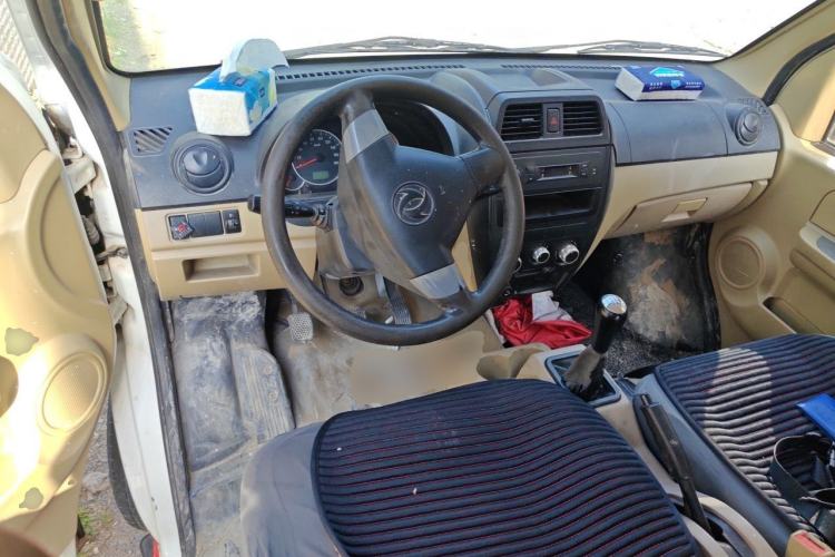 Used Dongfeng Xiaokang C35 2019 1.5L Base Version II Sedan China VI Emission Standard DK15 Center Console