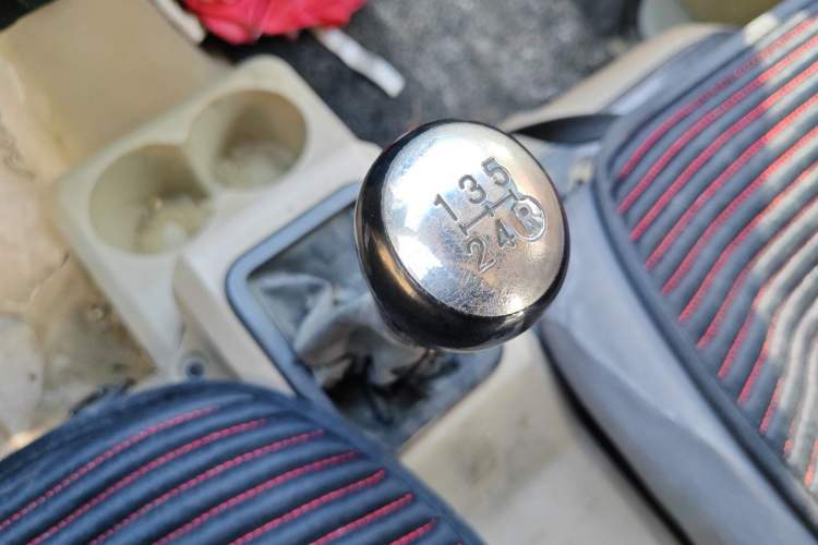 Used Dongfeng Xiaokang C35 2019 1.5L Base Version II Sedan China VI Emission Standard DK15 Gear Lever