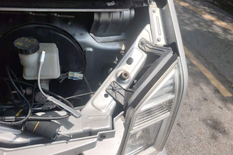 Used Dongfeng Xiaokang C35 2019 1.5L Base Version II Sedan China VI Emission Standard DK15 Engine Bay Left