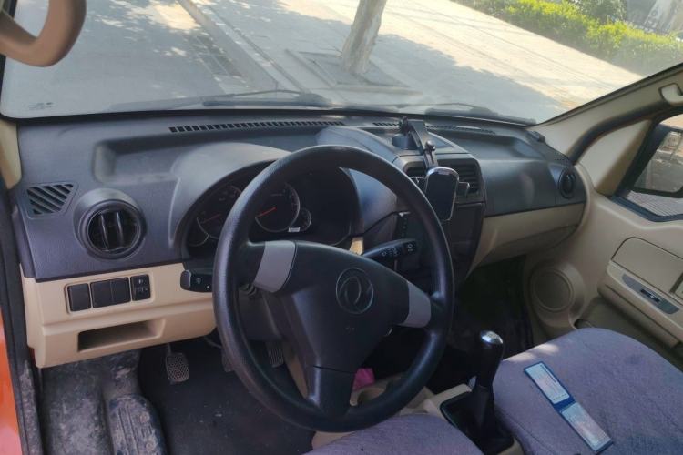 Used Dongfeng Xiaokang C35 2019 1.5L Base Version II Sedan China VI Emission Standard DK15 Center Console