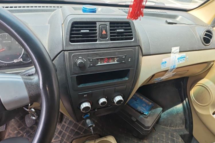 Used Dongfeng Xiaokang C35 2019 1.5L Base Version II Sedan China VI Emission Standard DK15 Audio And AC Panel