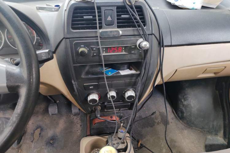 Used Dongfeng Xiaokang C35 2019 1.5L Base Version II Sedan China VI Emission Standard DK15 Audio And AC Panel