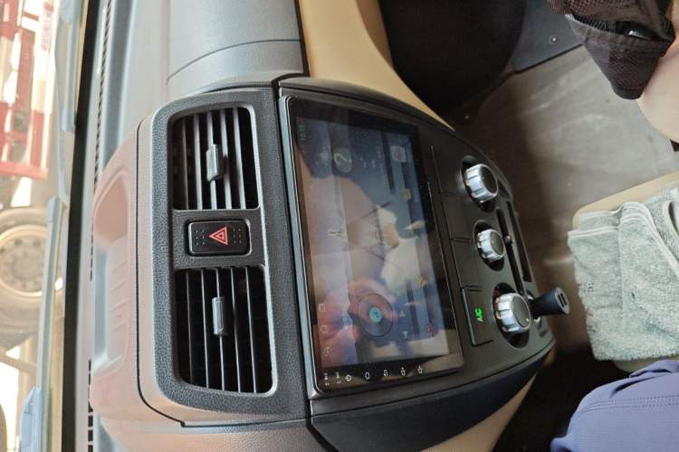 Used Dongfeng Xiaokang C35 2019 1.5L Base Version II Sedan China VI Emission Standard DK15 Audio And AC Panel