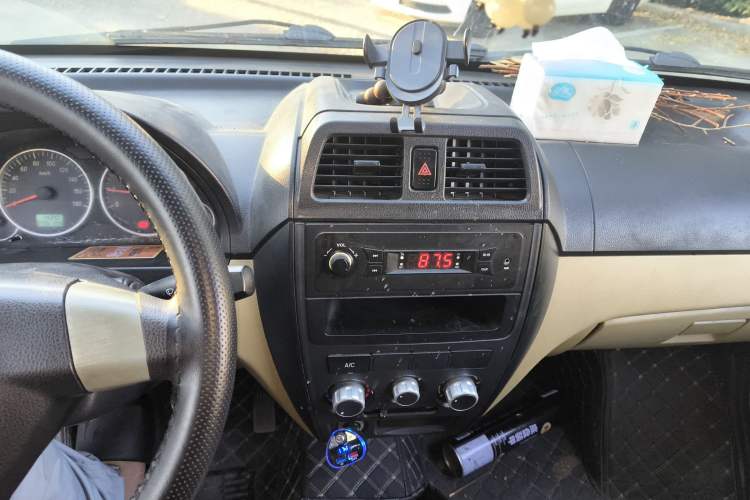 Used Dongfeng Xiaokang C35 2019 1.5L Base Version II Sedan China VI Emission Standard DK15 Audio And AC Panel